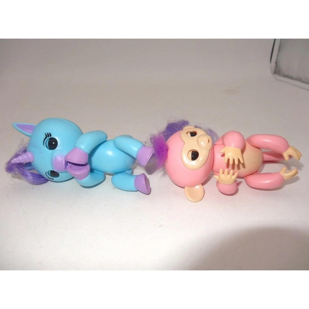Fingerlings Teeter Totter Playset with‎ Callie Monkey and Coral Unicorn WowWee